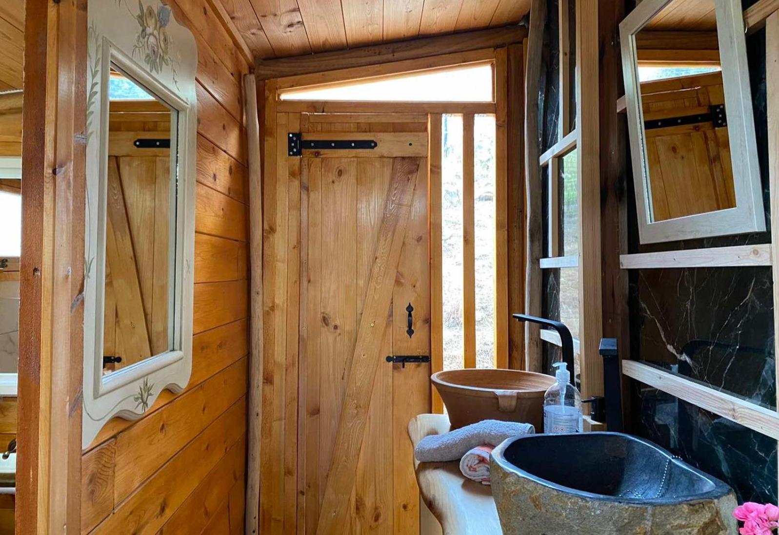 Wooden House At The Mountain-Private Guest House Paranimfoi ภายนอก รูปภาพ